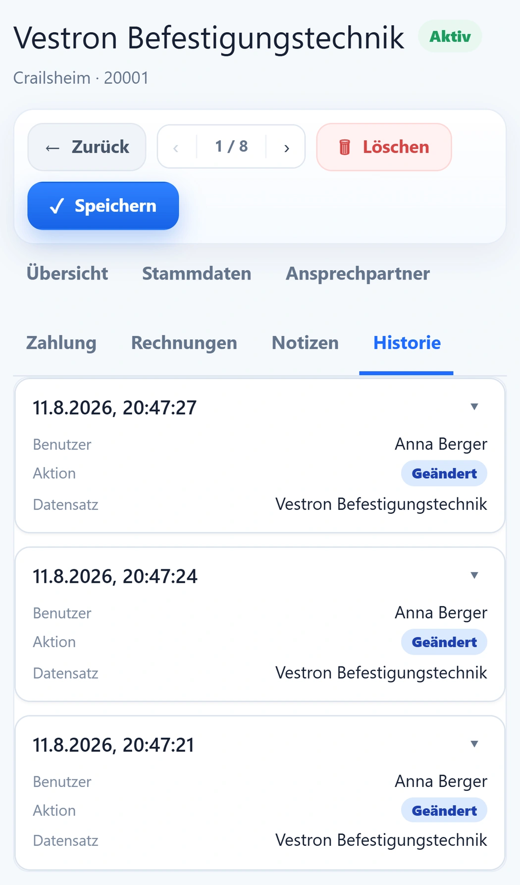 Die Lieferantenakte Vestron Befestigungstechnik (Crailsheim · 20001) auf dem Telefon, Reiter Historie: drei Karten vom 11.8.2026 um 20:47:27, 20:47:24 und 20:47:21, jede mit Benutzer Anna Berger, Aktion „Geändert“ und Datensatz Vestron Befestigungstechnik.
